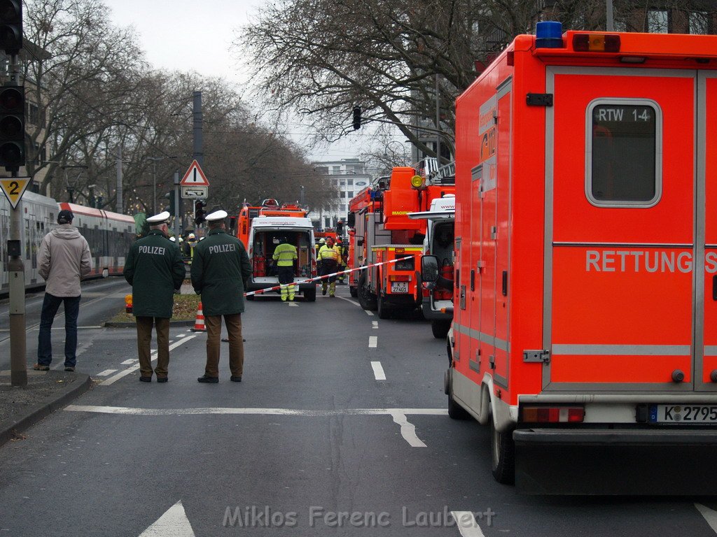 Gasaustritt Koeln Mitte Hahnenstr    P026.JPG